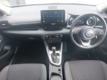 Used Toyota Yaris 2023 for sale - 77847420: Photo