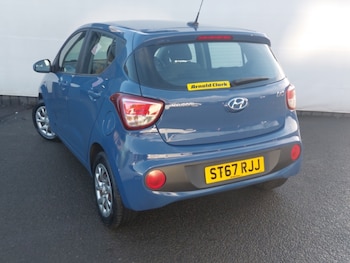 Used Hyundai i10 2017 for sale - 77057050: Photo