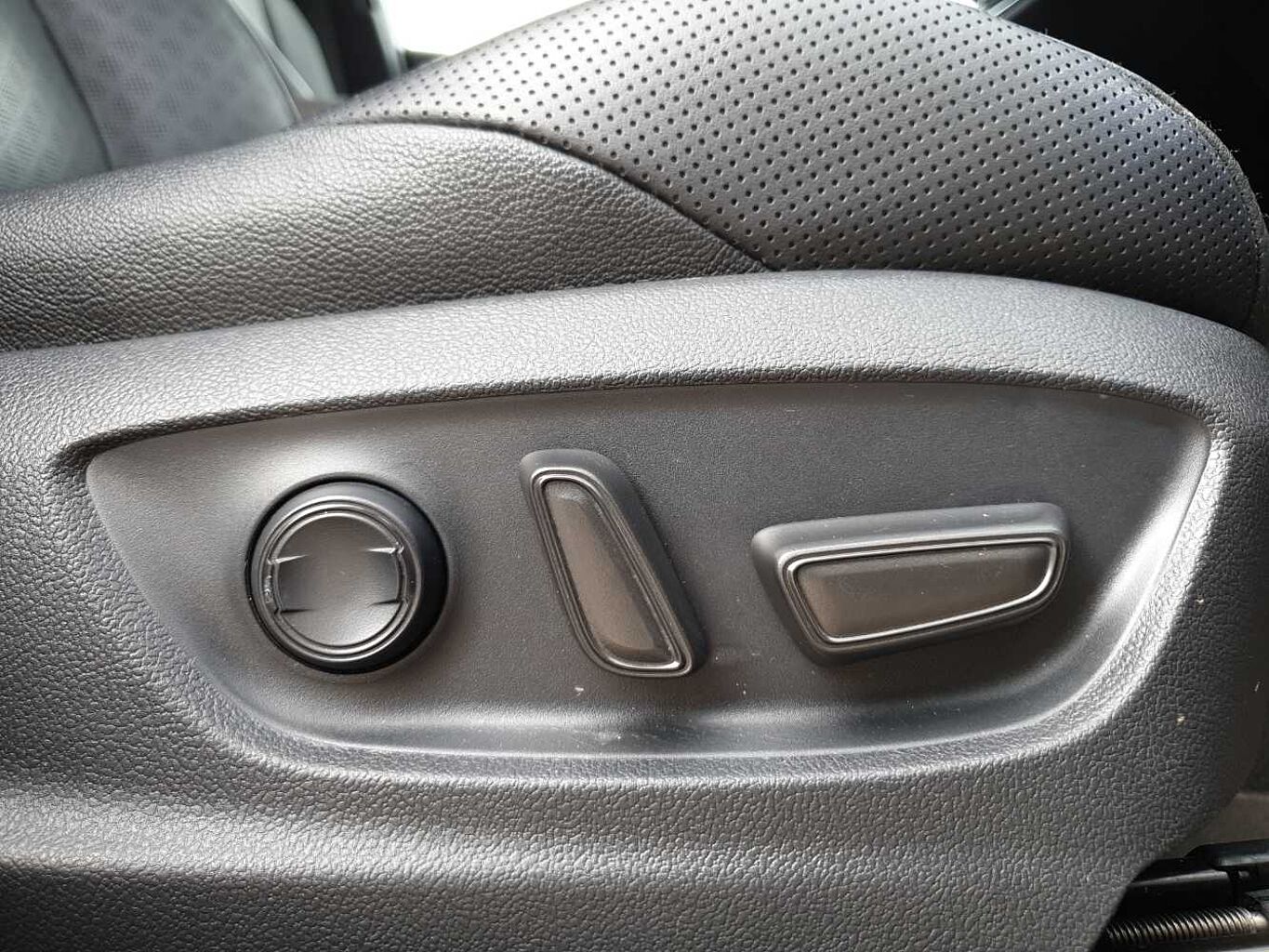 Used Toyota C-HR 2023 for sale - 78021473: Photo 28