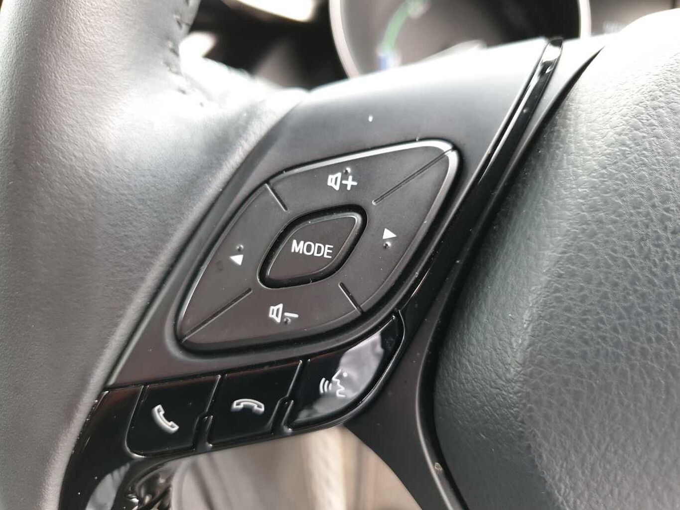 Used Toyota C-HR 2023 for sale - 78021473: Photo 32