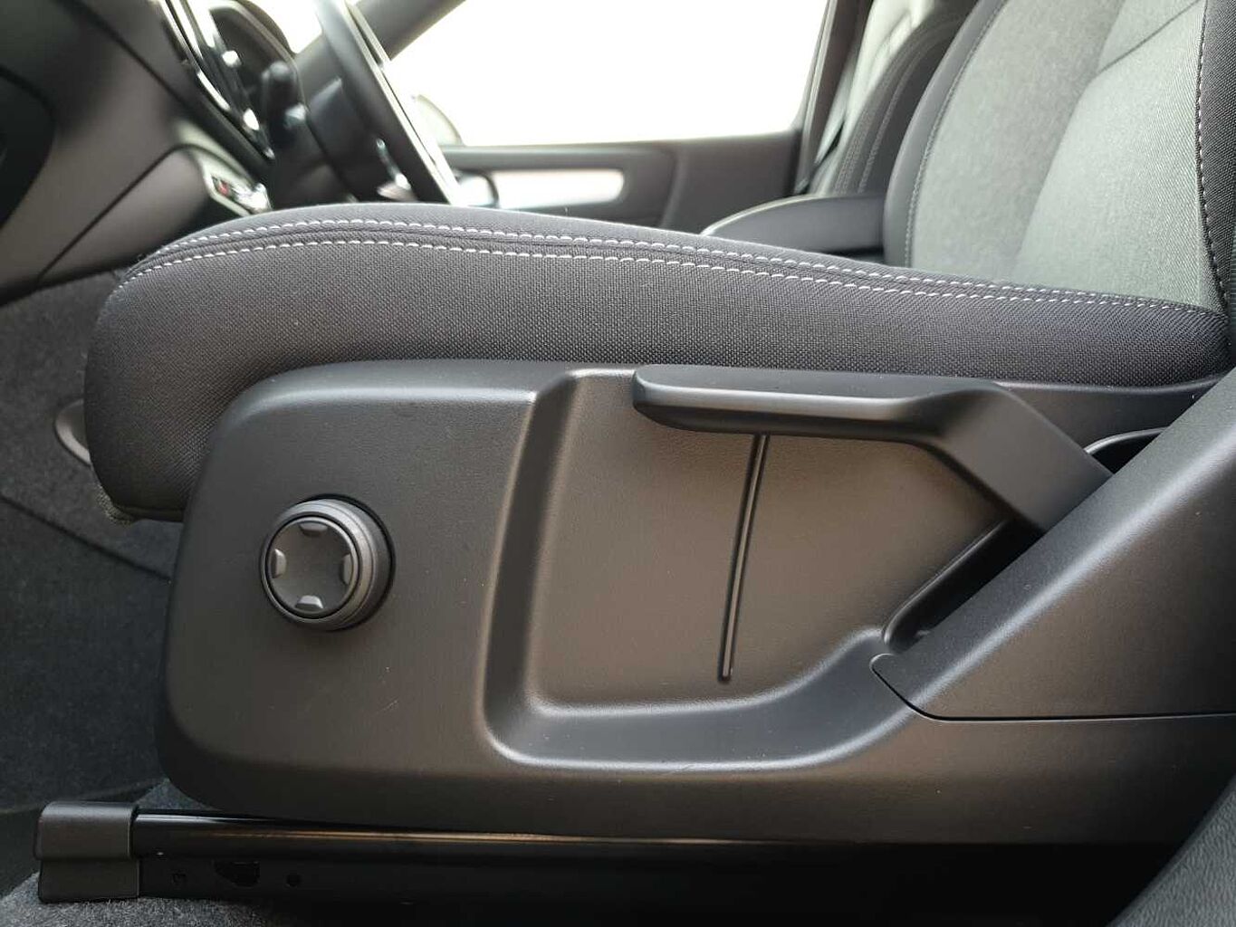 Used Volvo XC40 2024 for sale - 78021489: Photo 30