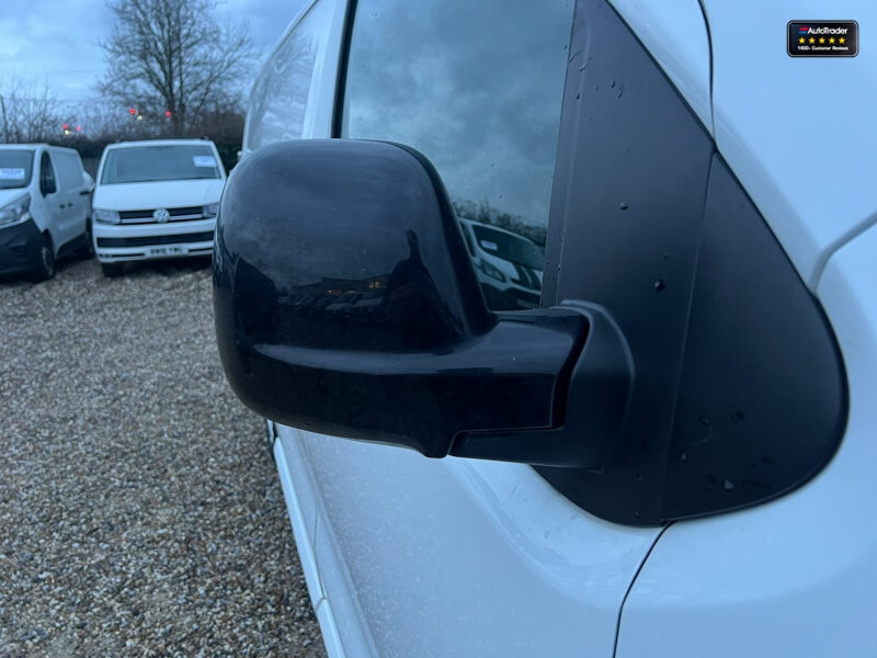 Used Vauxhall Vivaro 2022 for sale - 77042016: Photo 17