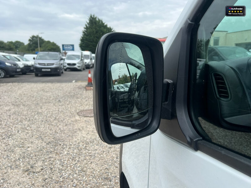 Used Vauxhall Vivaro 2018 for sale - 77041646: Photo 12