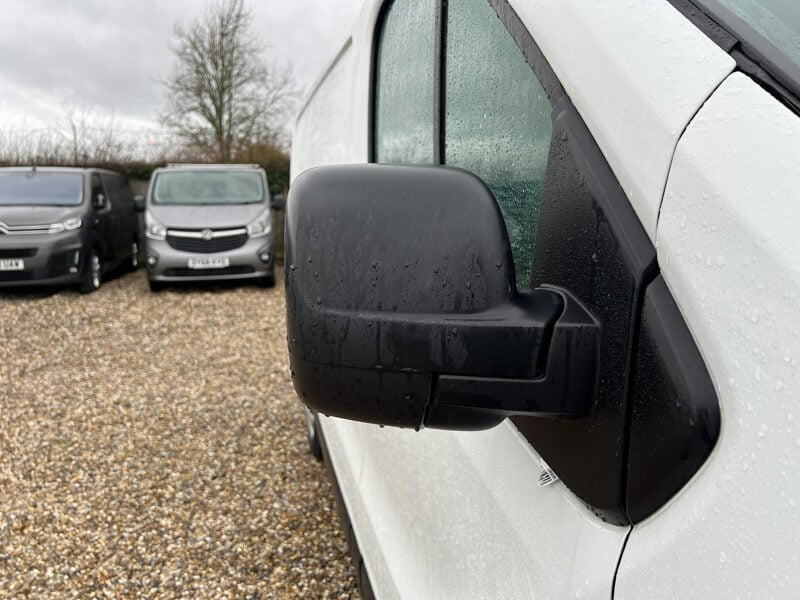 Used Vauxhall Vivaro 2018 for sale - 77375905: Photo 18