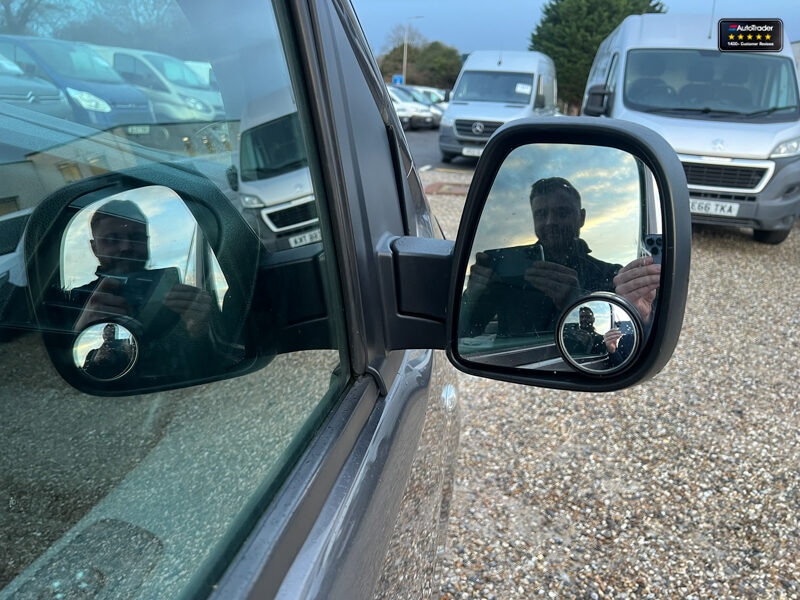 Used Vauxhall Vivaro 2019 for sale - 77042111: Photo 16