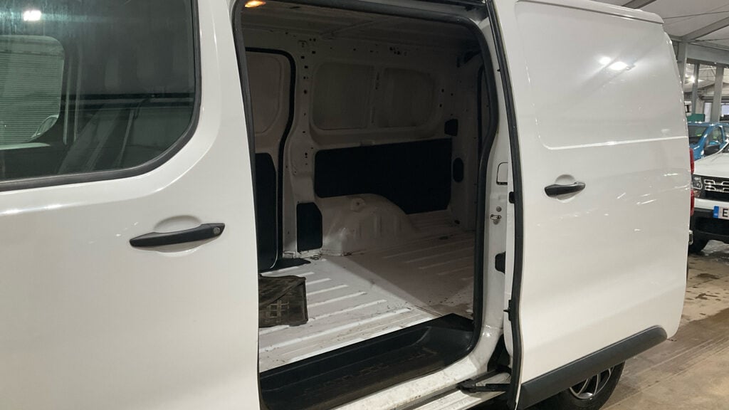 Used Vauxhall Vivaro 2021 for sale - 77375888: Photo 8