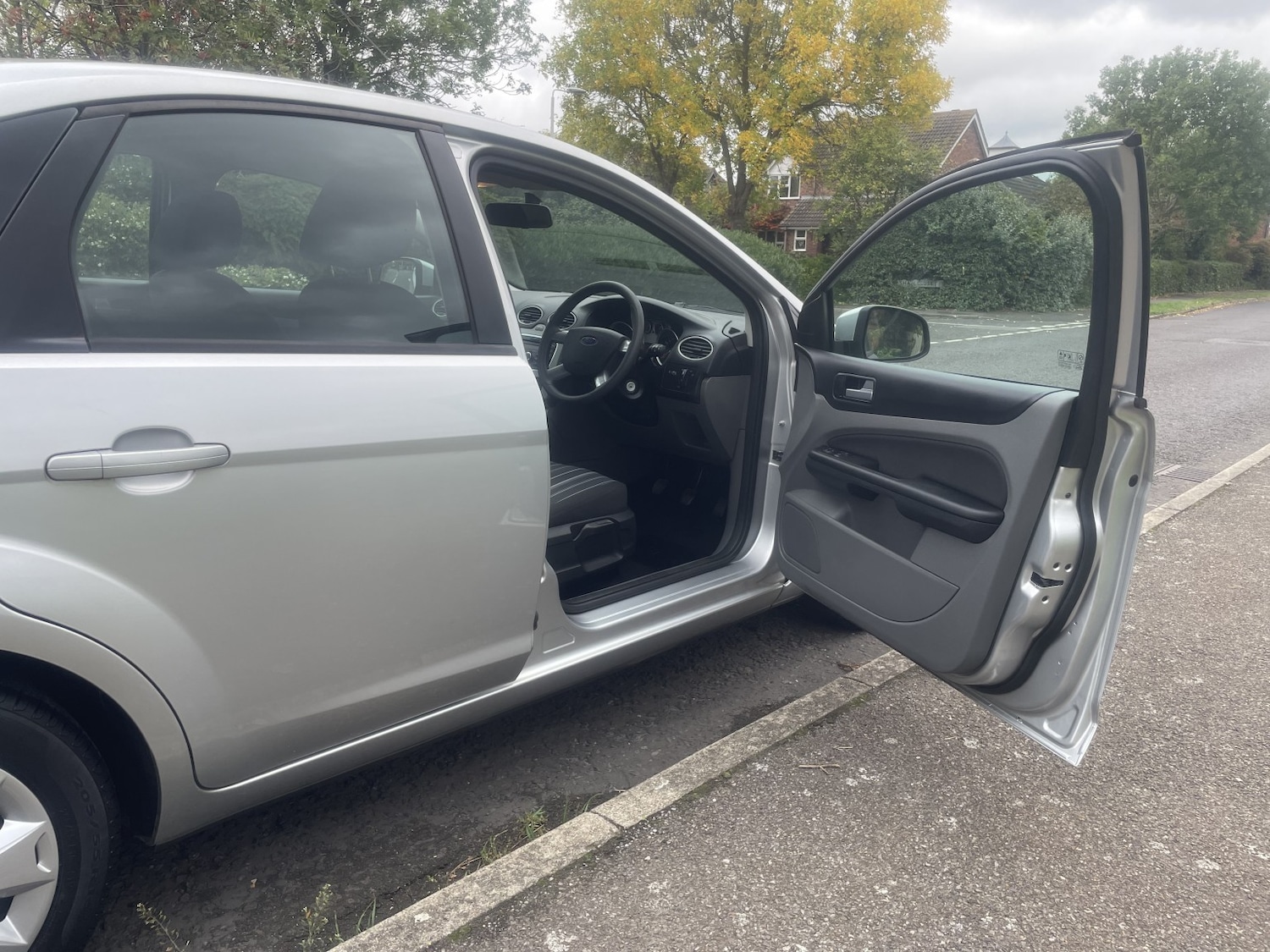 Used Ford Focus 2010 for sale - 76164552: Photo 7