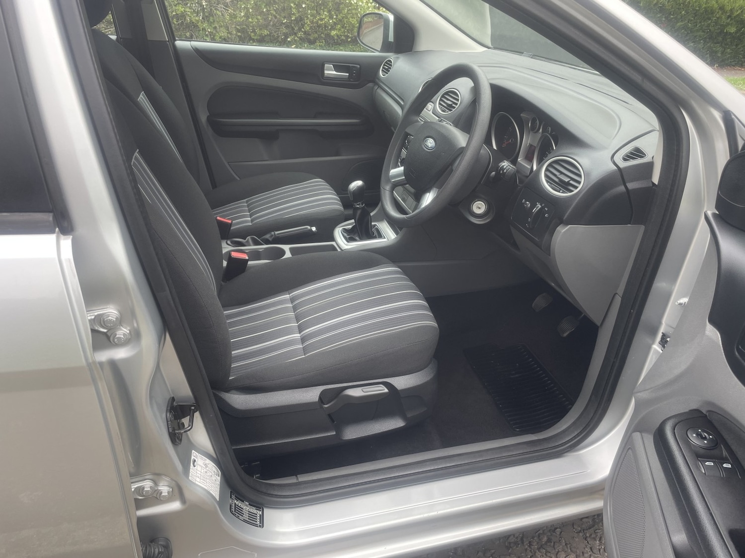Used Ford Focus 2010 for sale - 76164552: Photo 8