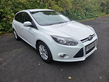 2013 (63) - 1.0 125 EcoBoost Titanium Navigator 5dr