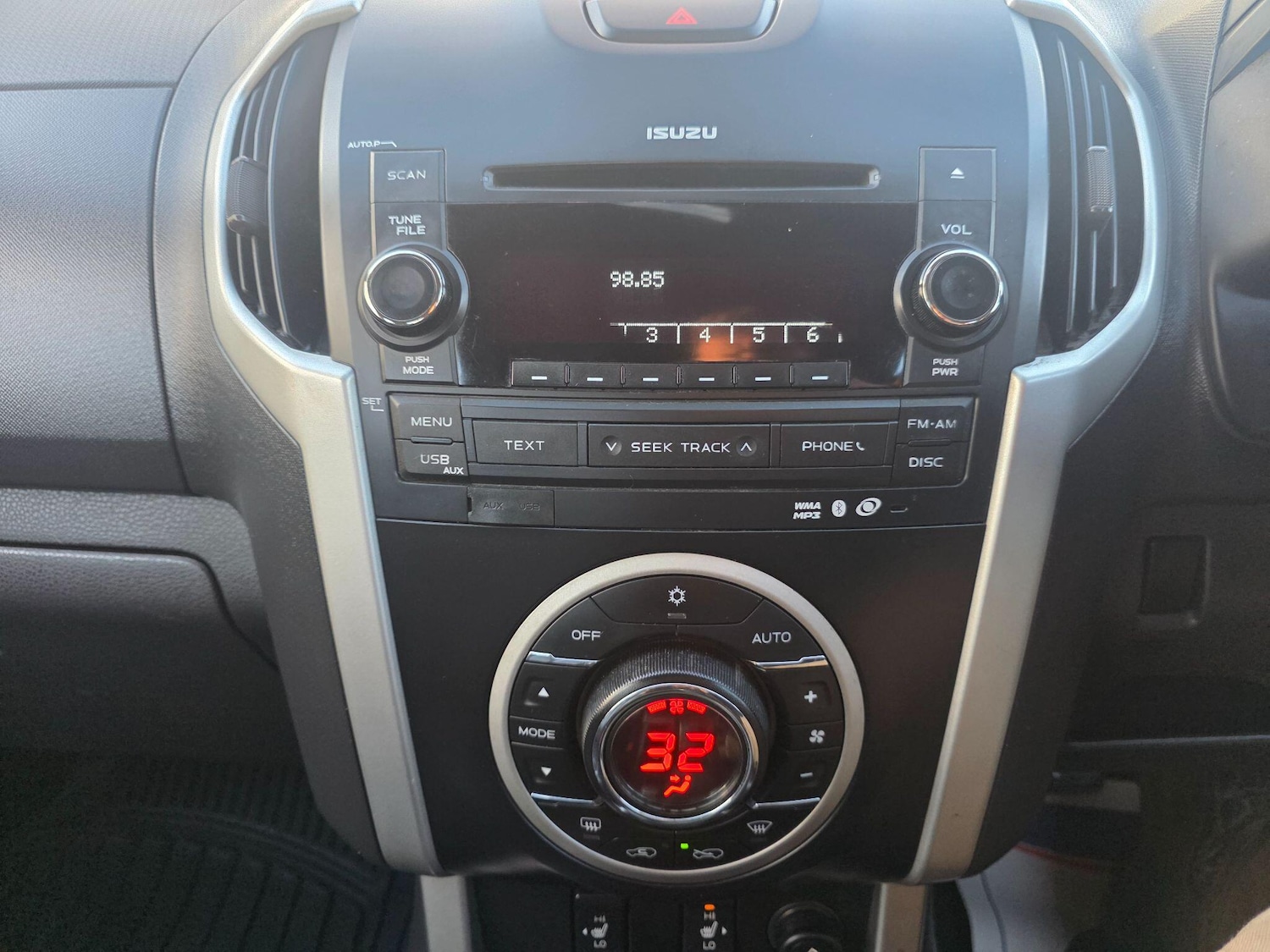 Used Isuzu D-Max 2015 for sale - 76926259: Photo 15