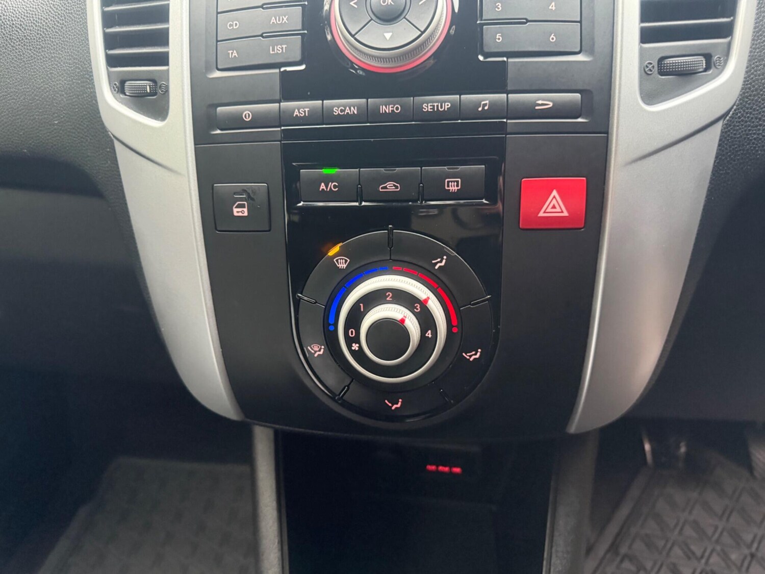 Used Kia Venga 2012 for sale - 76166994: Photo 15