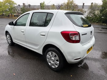 Used Dacia Sandero 2015 for sale - 79657472: Photo