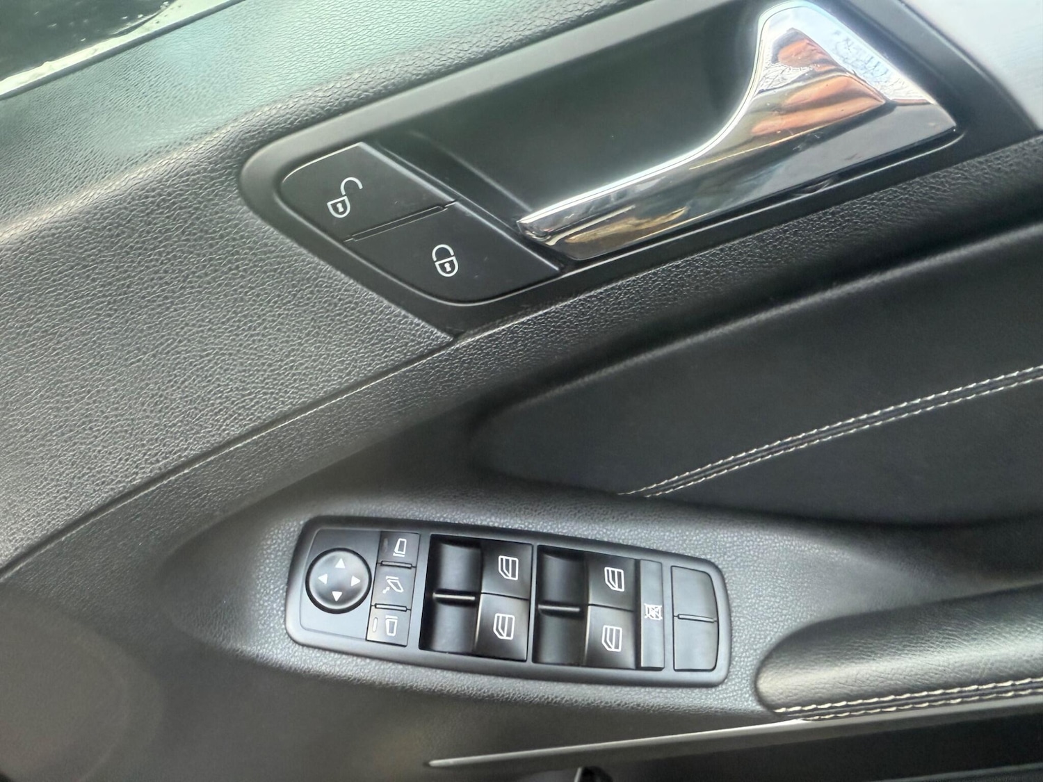 Used Mercedes-Benz M Class 2011 for sale - 76671688: Photo 17