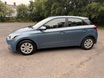Used Hyundai i20 2017 for sale - 79116677: Photo