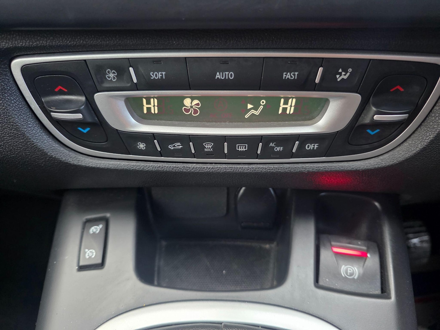 Used Renault Grand Scenic 2014 for sale - 76645469: Photo 14