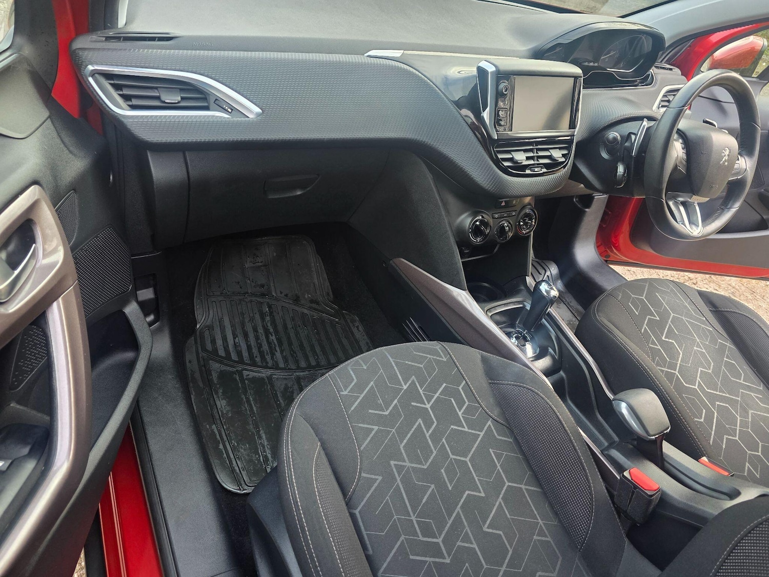 Used Peugeot 2008 2015 for sale - 77387248: Photo 12