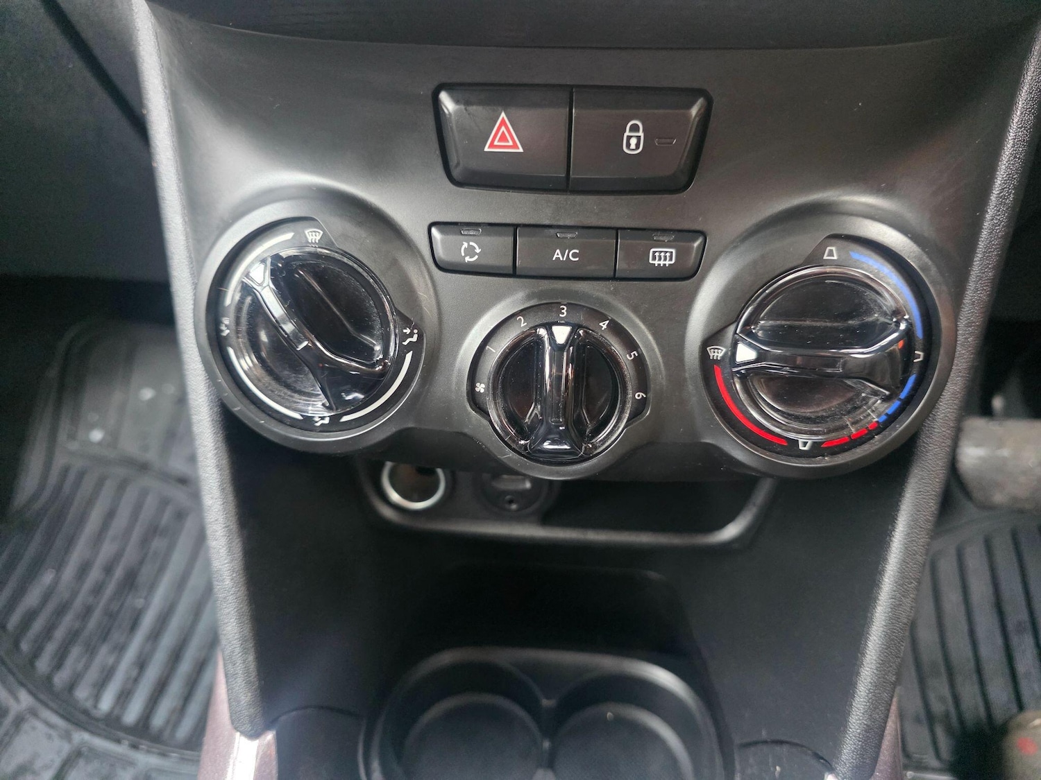 Used Peugeot 2008 2015 for sale - 77387248: Photo 14