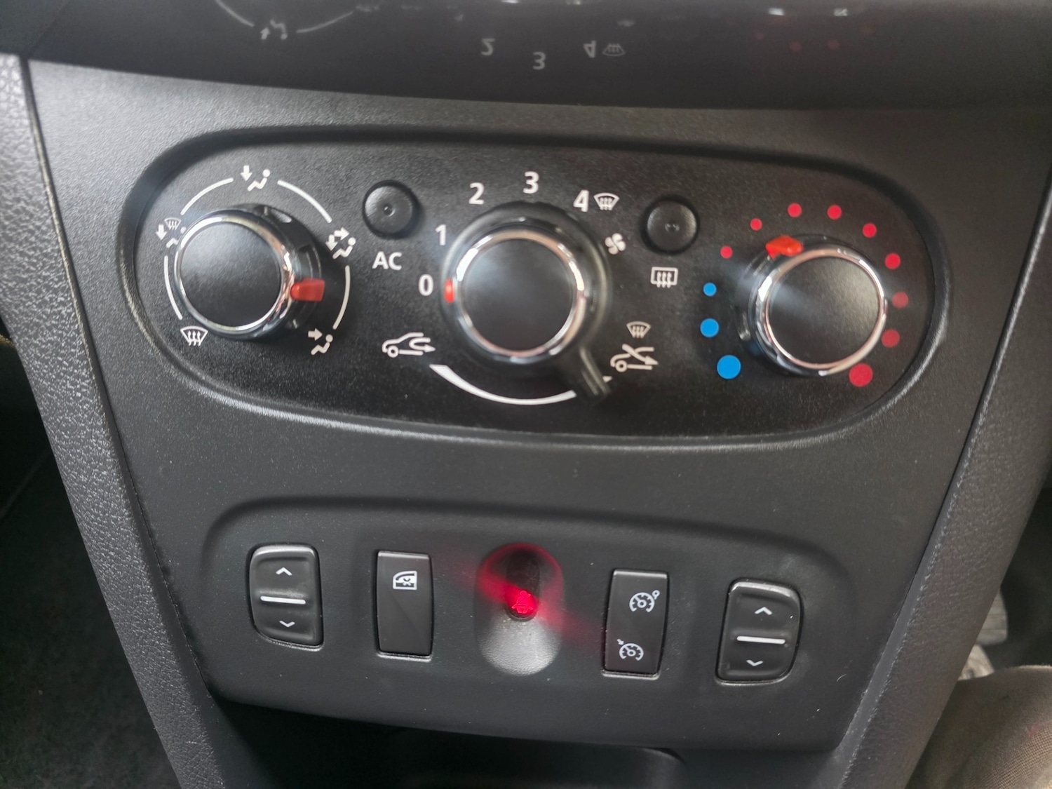 Used Dacia Sandero Stepway 2014 for sale - 77063183: Photo 10