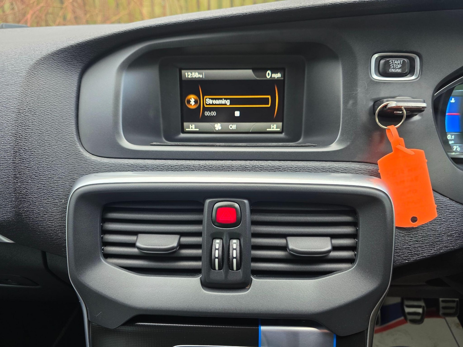 Used Volvo V40 2015 for sale - 77040648: Photo 14