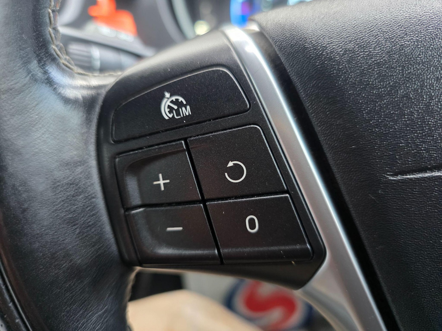 Used Volvo V40 2015 for sale - 77040648: Photo 16