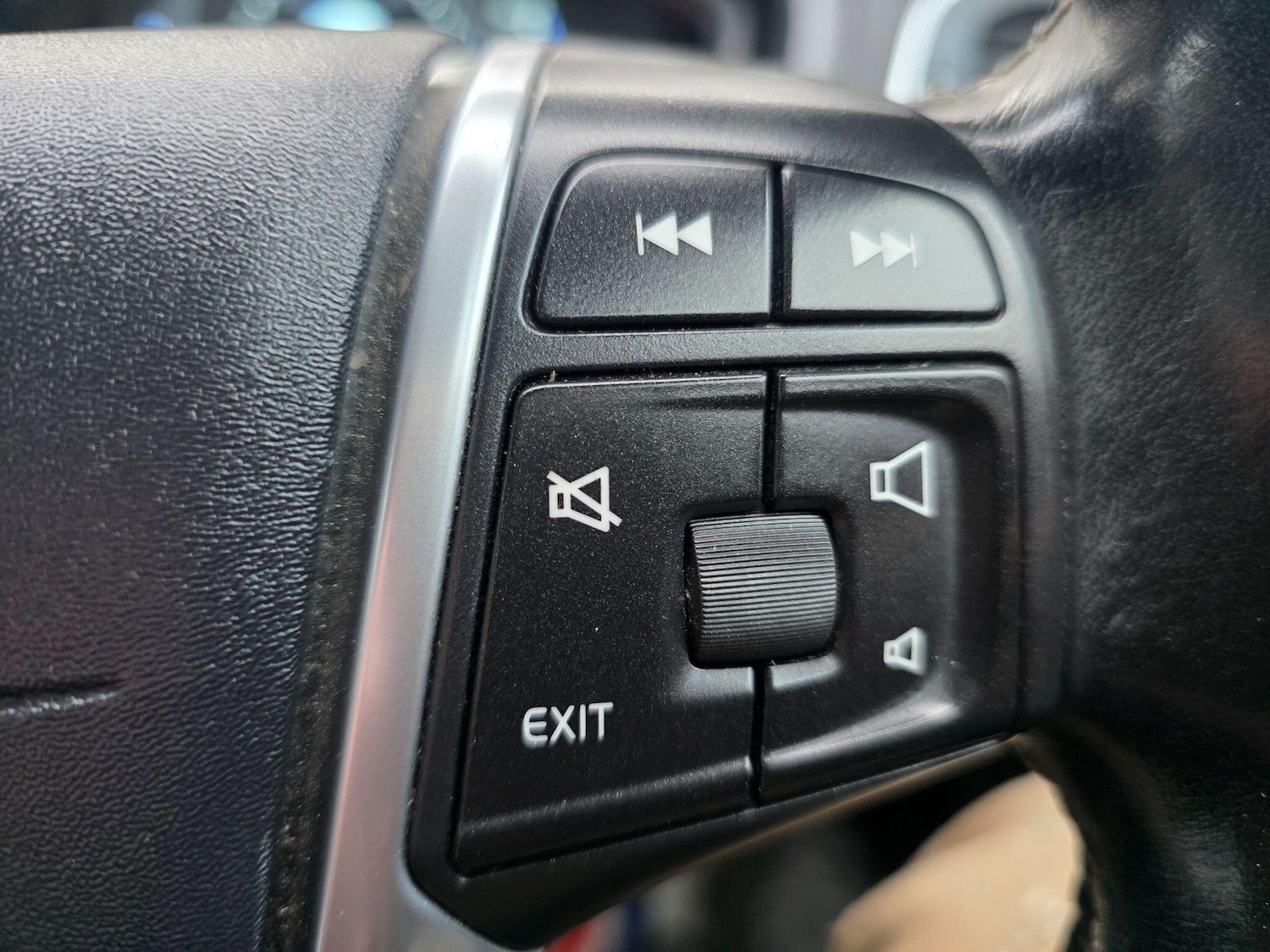 Used Volvo V40 2015 for sale - 77040648: Photo 17