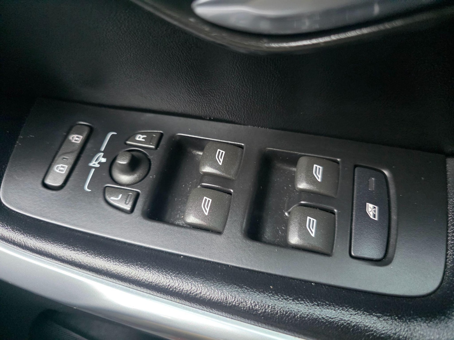 Used Volvo V40 2015 for sale - 77040648: Photo 20