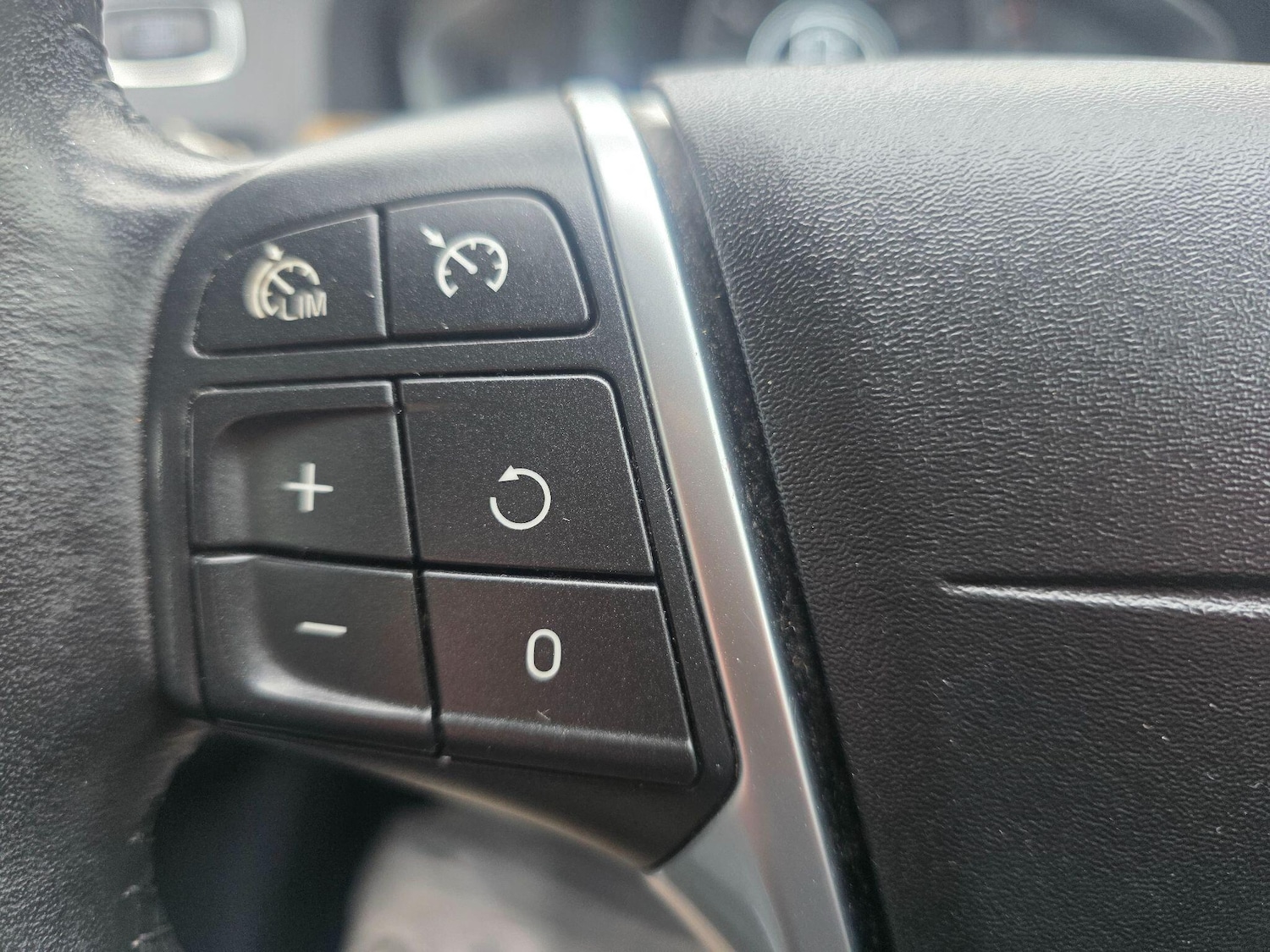 Used Volvo V60 2017 for sale - 77304934: Photo 15