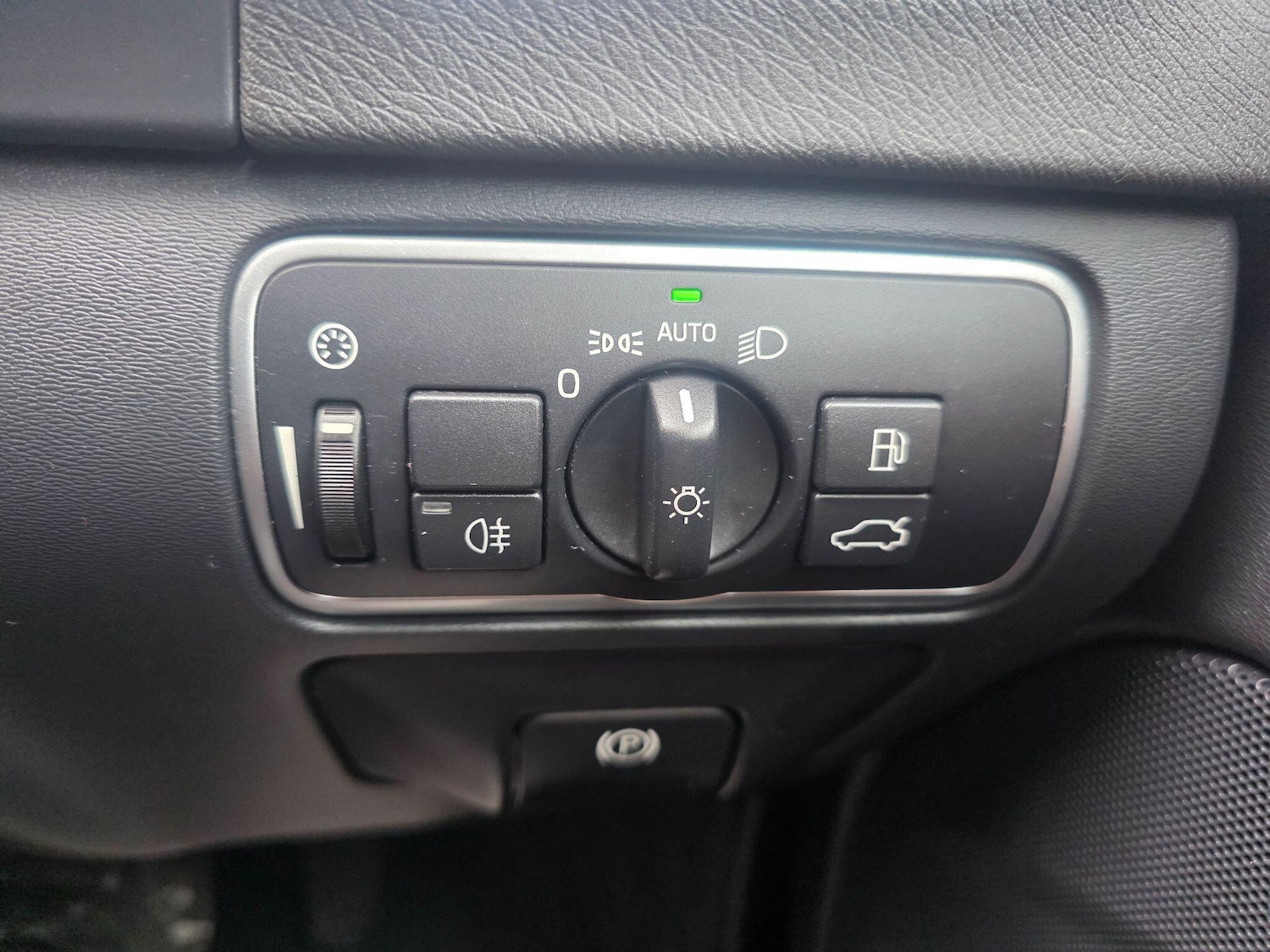 Used Volvo V60 2017 for sale - 77304934: Photo 17