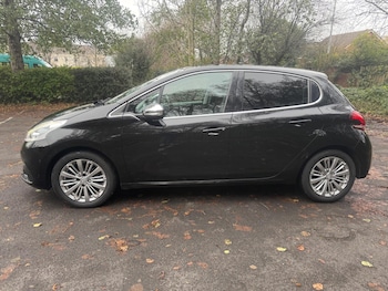 Used Peugeot 208 2017 for sale - 76728564: Photo