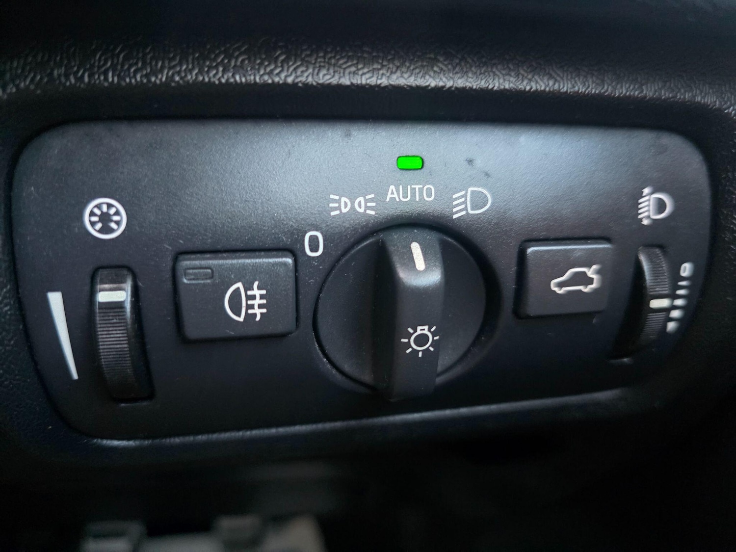 Used Volvo V40 2016 for sale - 77155766: Photo 17