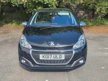 Used Peugeot 208 2017 for sale - 76122915: Photo 2