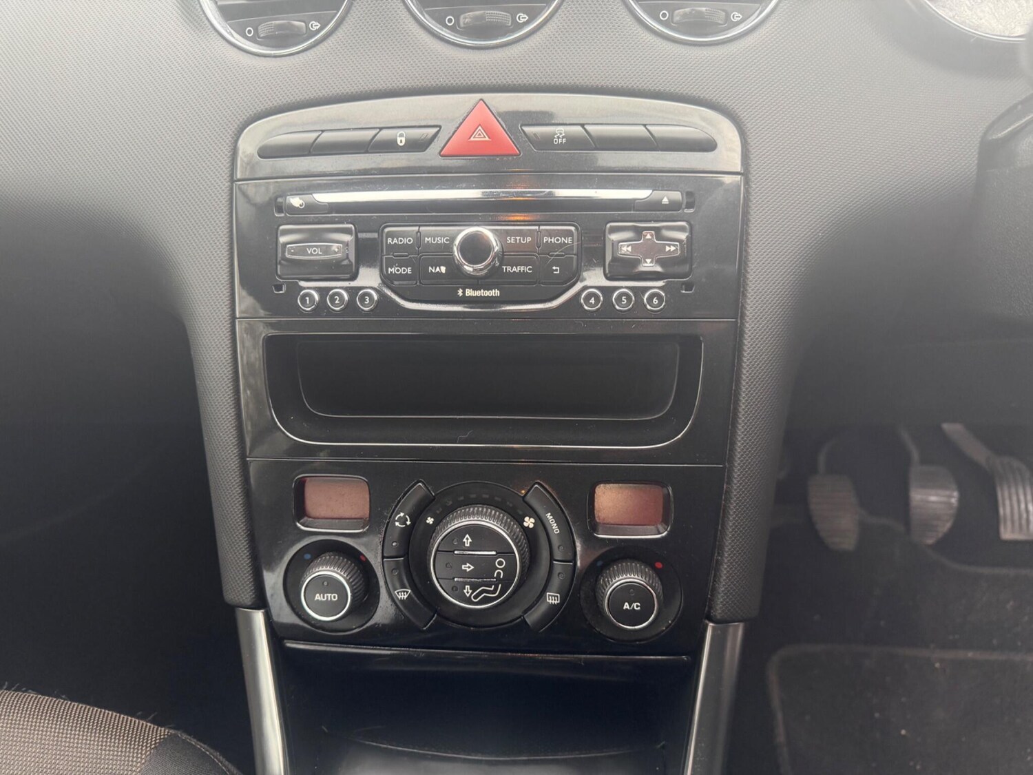 Used Peugeot 308 2013 for sale - 77484304: Photo 14