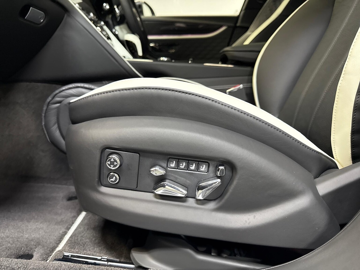 Used Bentley Flying Spur 2025 for sale - 76292956: Photo 18