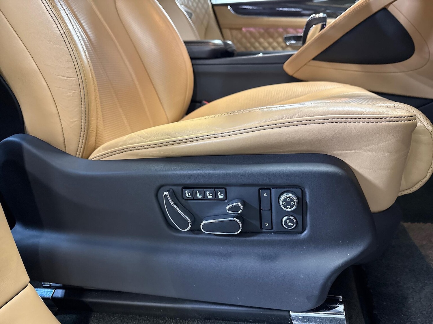 Used Bentley Bentayga 2022 for sale - 77489556: Photo 30