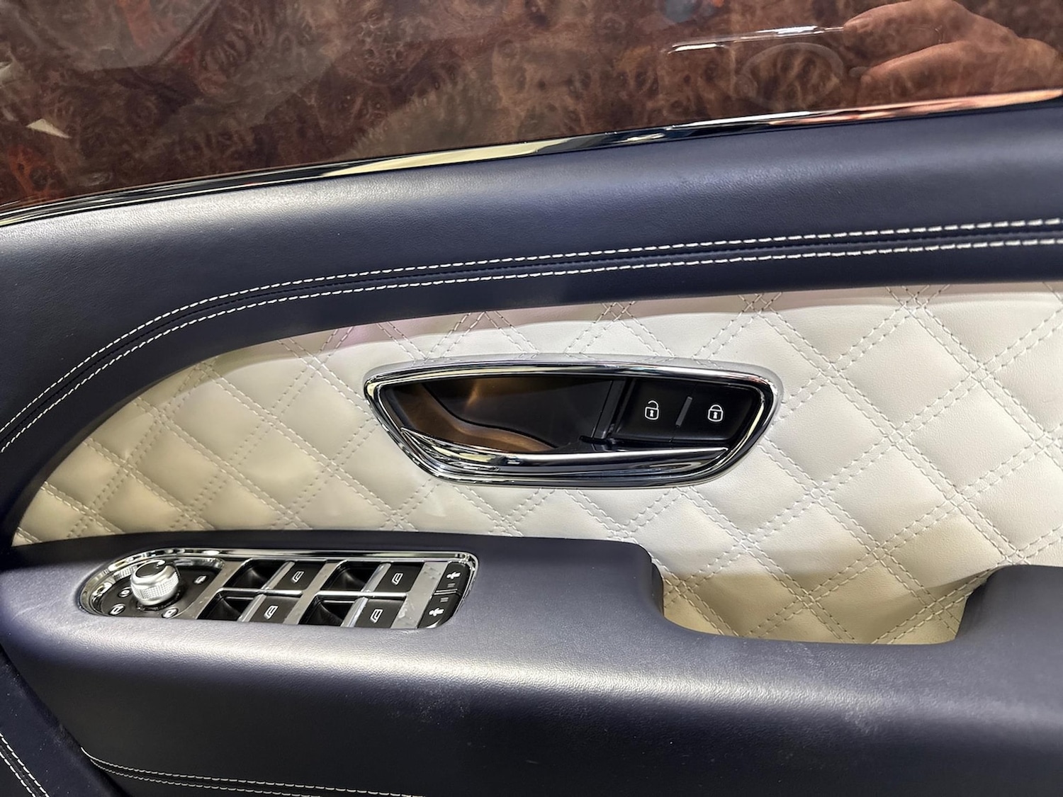 Used Bentley Bentayga 2022 for sale - 76492439: Photo 24