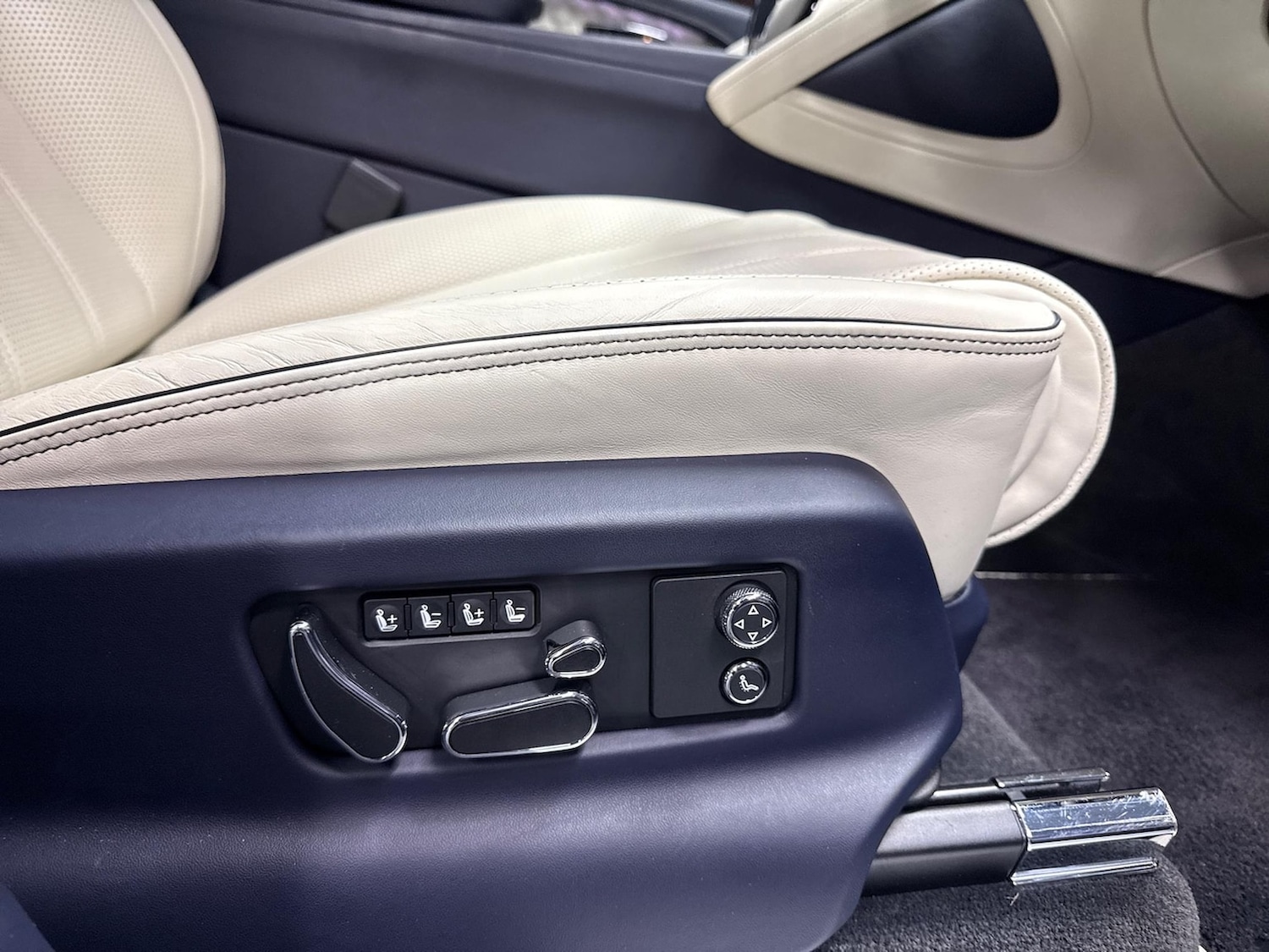 Used Bentley Bentayga 2022 for sale - 76492439: Photo 28