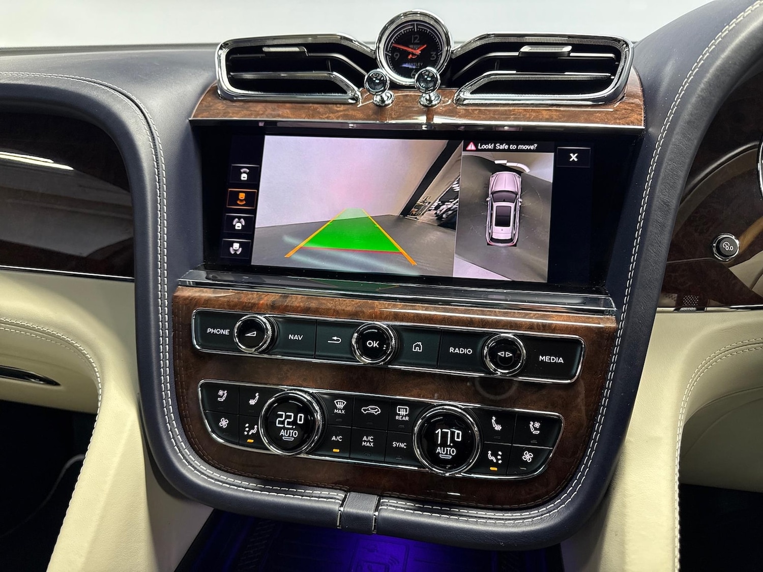 Used Bentley Bentayga 2022 for sale - 76492439: Photo 33