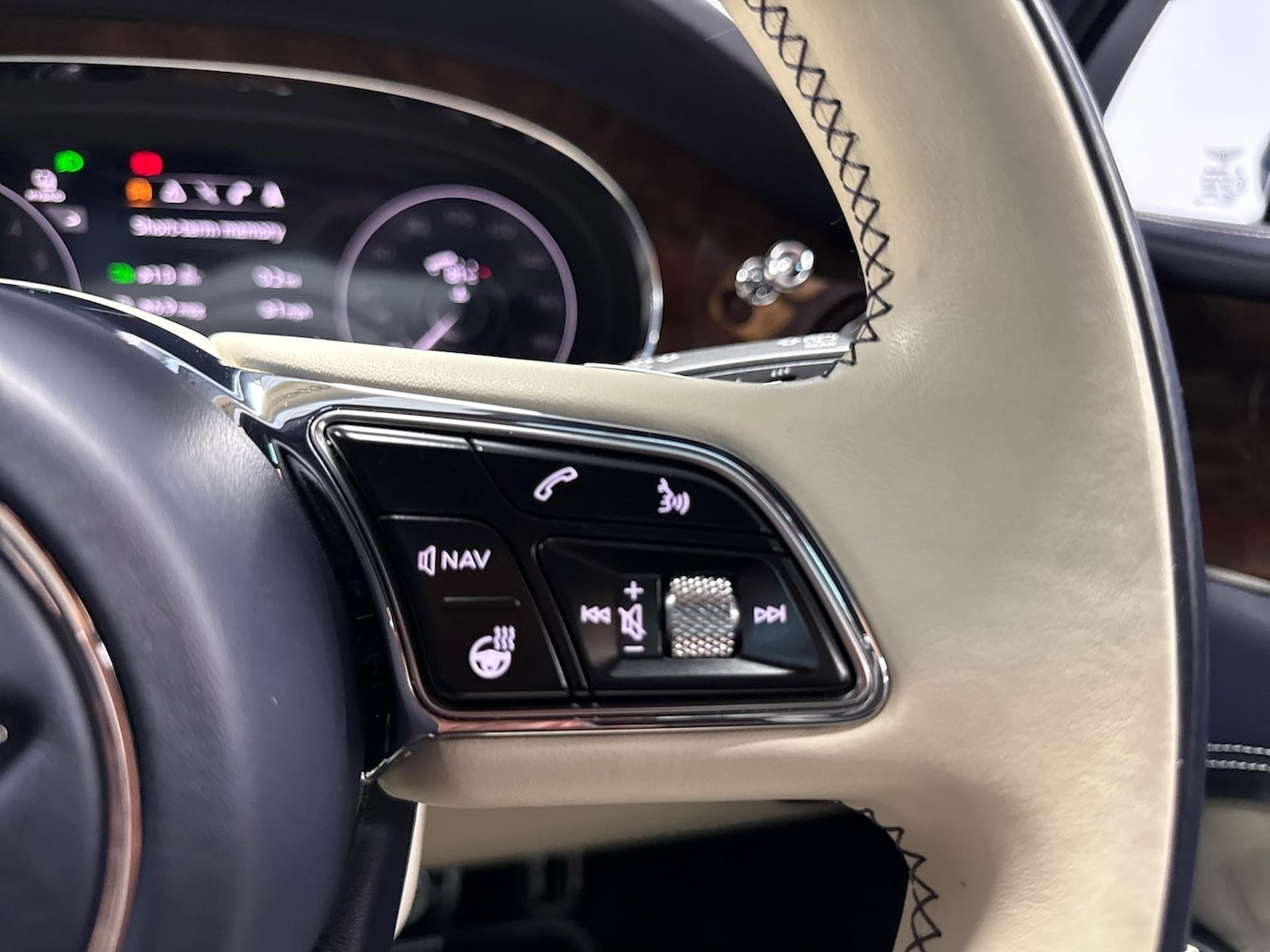 Used Bentley Bentayga 2022 for sale - 76492439: Photo 35