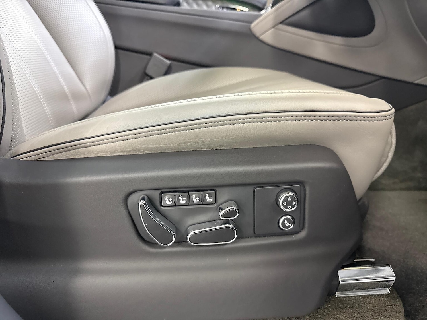 Used Bentley Bentayga 2024 for sale - 76638862: Photo 23