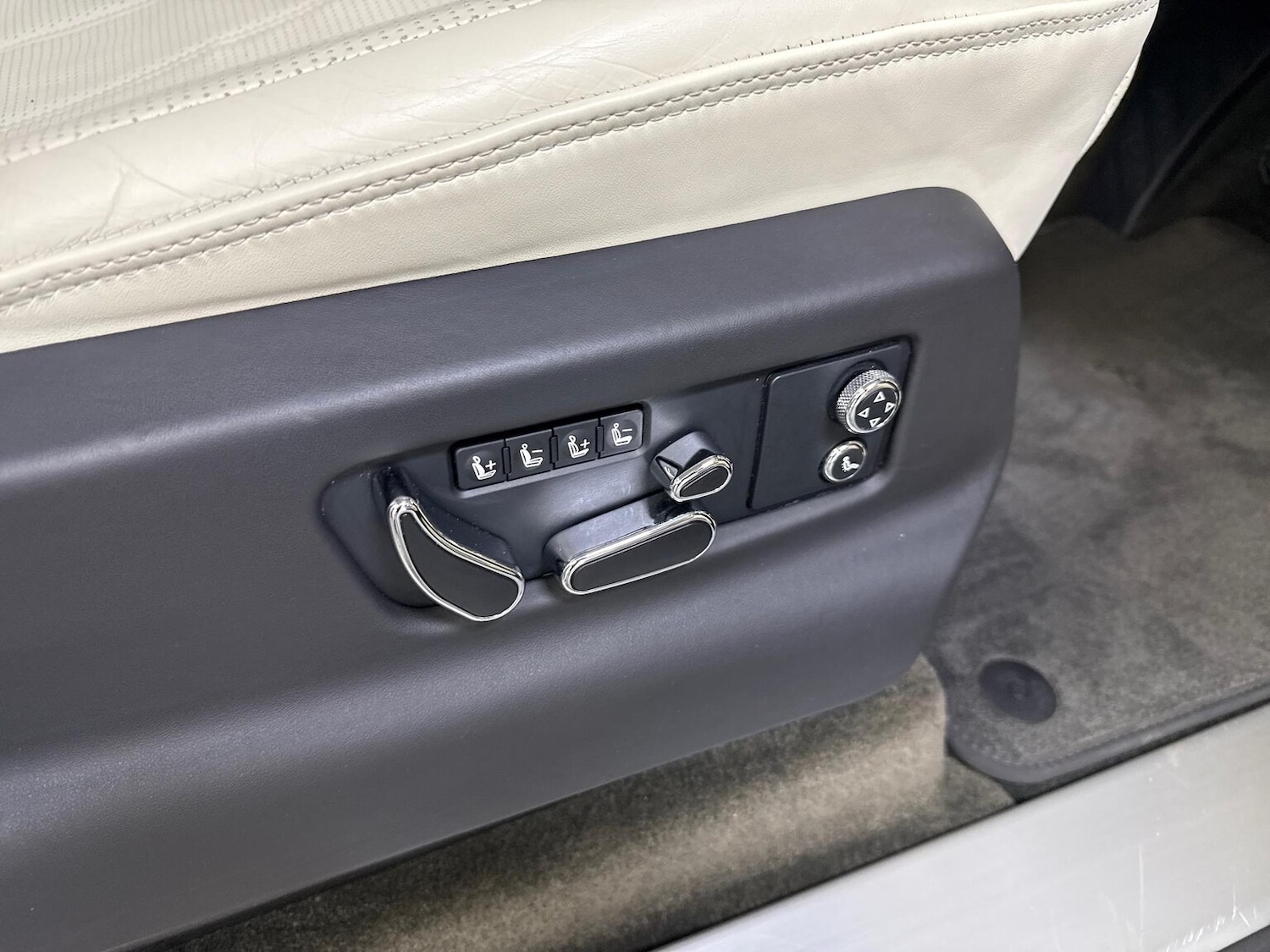 Used Bentley Bentayga 2023 for sale - 78064410: Photo 34