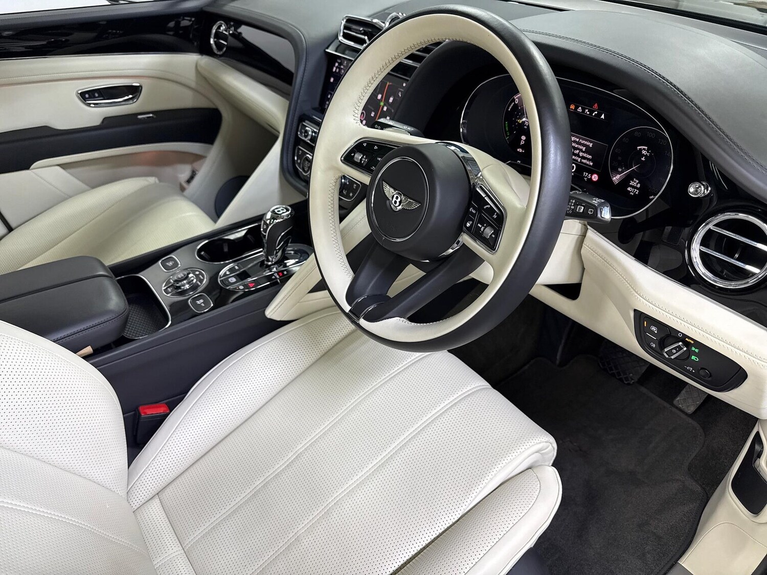 Used Bentley Bentayga 2023 for sale - 78064410: Photo 35