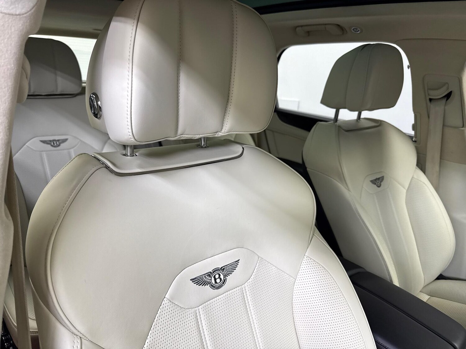 Used Bentley Bentayga 2023 for sale - 78064410: Photo 38