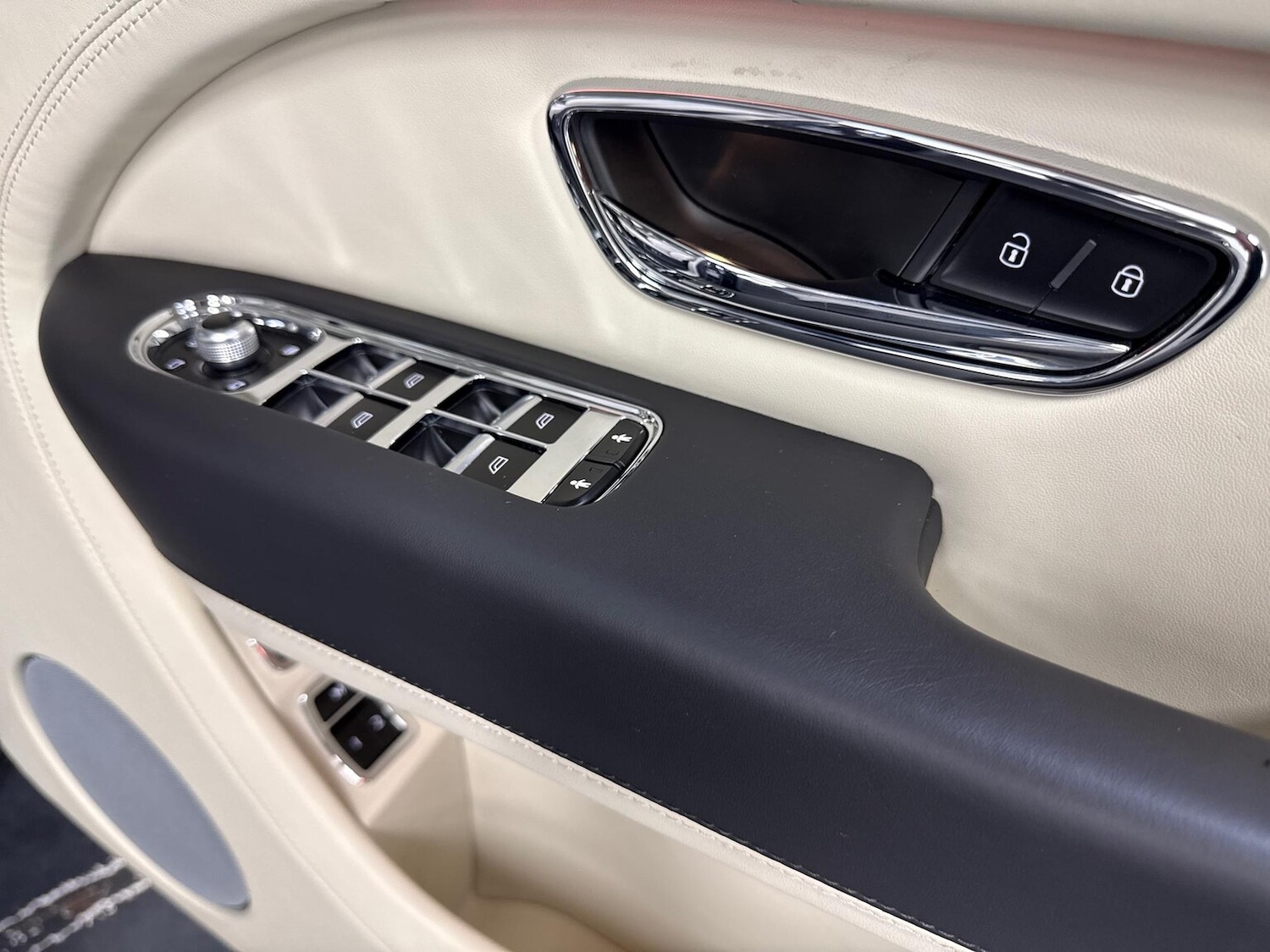 Used Bentley Bentayga 2023 for sale - 78064410: Photo 39