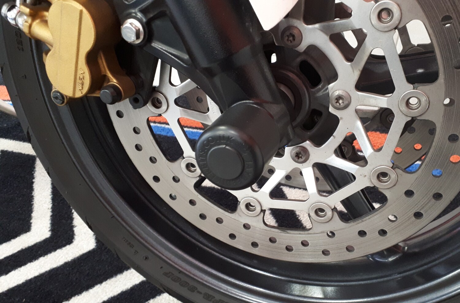 Triumph STREET TRIPLE