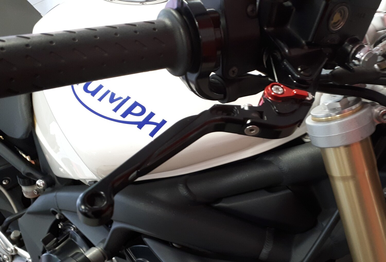 Triumph STREET TRIPLE