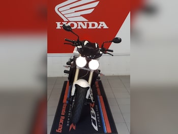 Used Triumph STREET TRIPLE 2010 for sale - bike-63192884: Photo