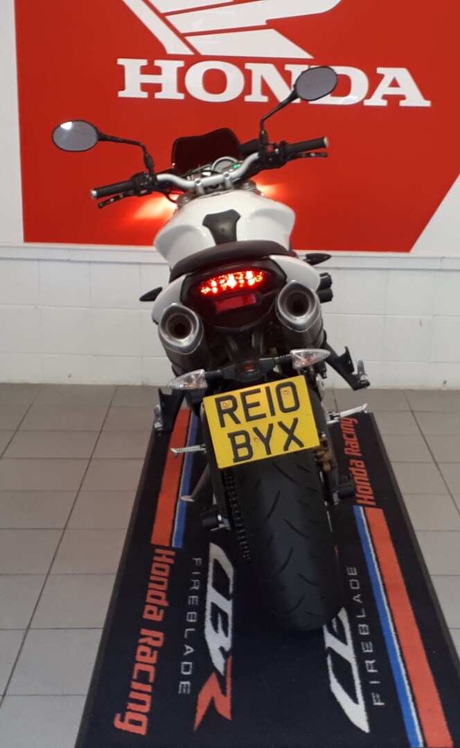 Triumph STREET TRIPLE