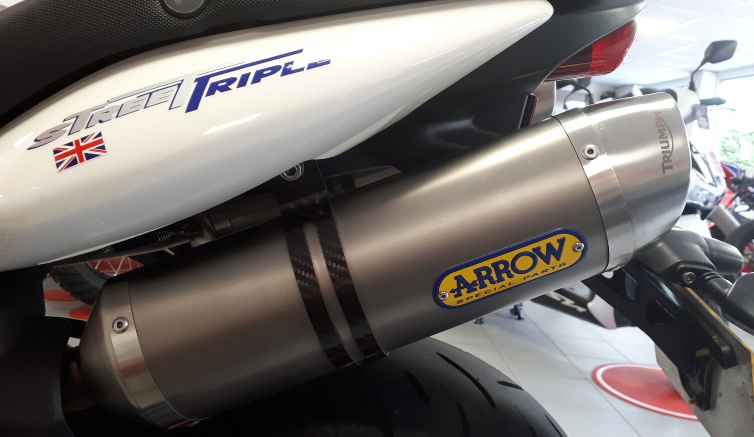 Triumph STREET TRIPLE