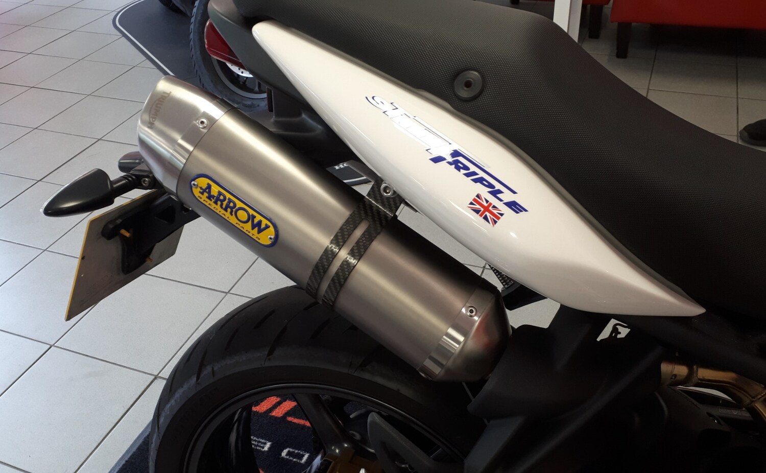 Triumph STREET TRIPLE