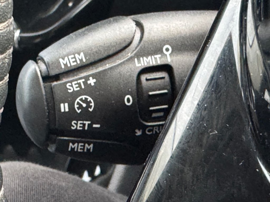 Used Peugeot E-2008 2022 for sale - 77089047: Photo 25